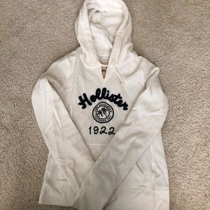 Hollister pullover hoodie in cream/white